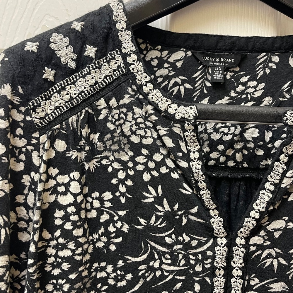 Lucky Brand Women's Sz L V-Neck Mixed Fabric‎ Embroidered Lace Black & White Top - Picture 5 of 16